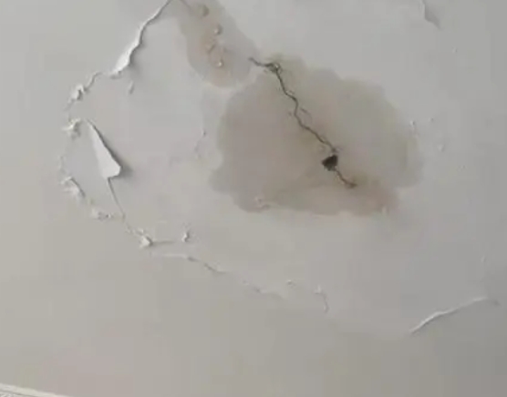 郑州二七区阳台漏水维修公司分享下屋面防水工程质量问题原因分析